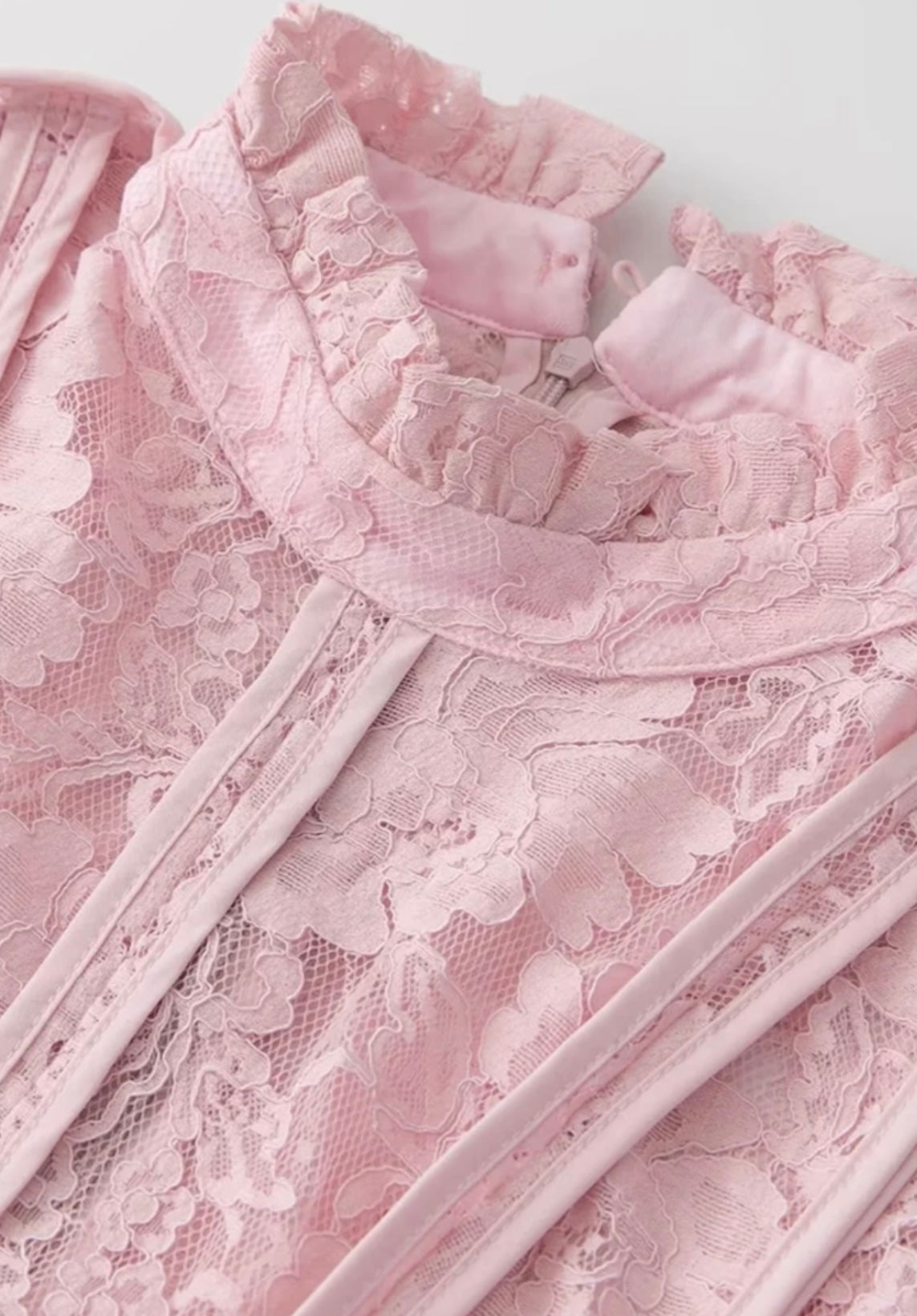 Vestido Rosa de Encaje Anastacia